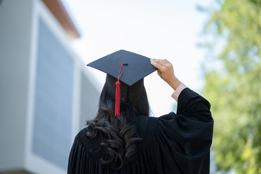 The Pros and Cons of Graduating High School Early – The American Academy